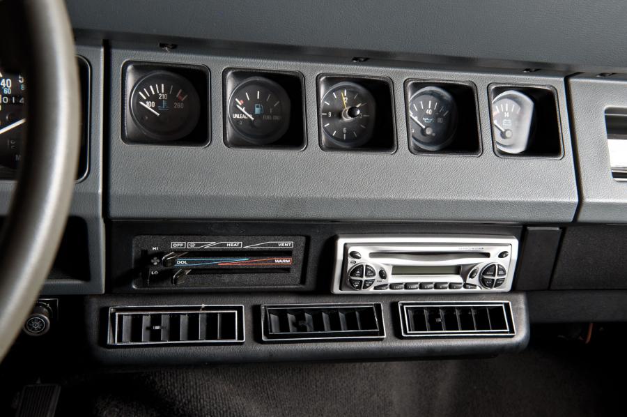  Jeep Wrangler Islander 1989 года  (фото 8 из 17)